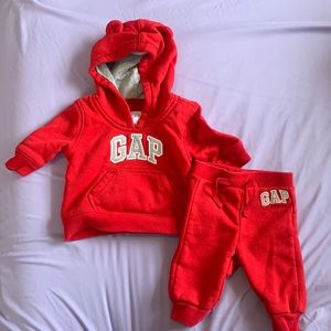 Baby boy Gap sweatsuit red 0-3